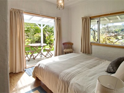  MINERS COTTAGE QUEEN BED ROOM